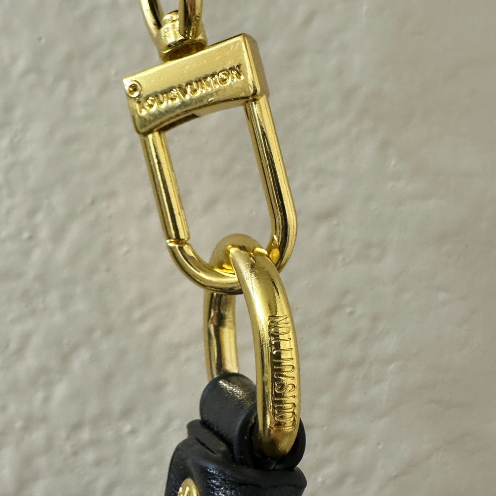 Black Purse - Picture 5 of 7